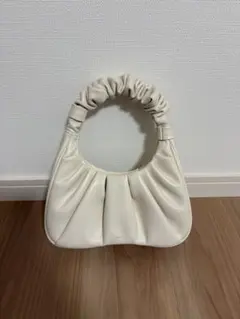 ホワイトフリルハンドルハンドバッグ