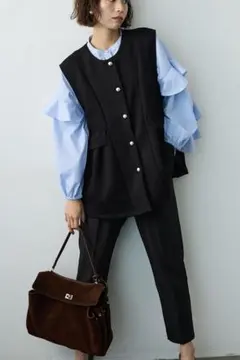 Frene 同型　新品　ティアードフリルスリーブパールボタンブラウス