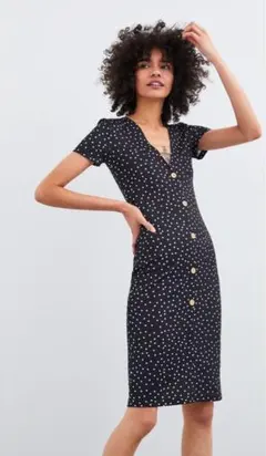値段下げZARA ドット柄 半袖ひざ丈ワンピース