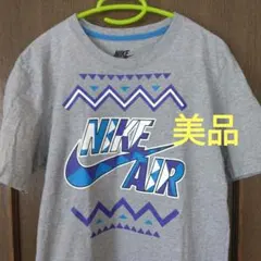 お洒落で美品　Nike グレー Tシャツ Mサイズ グラフィックT