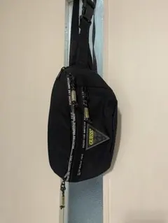 GUESS ブラックショルダーバッグ