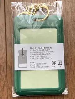 新品　窓付き　パスケース　カードケース　緑katespade グリーン