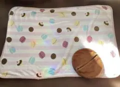 マカロン柄フリースブランケットとクッションカバーセット　膝掛け