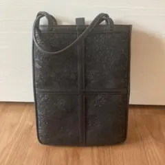 印伝の小さめ黒色バッグ