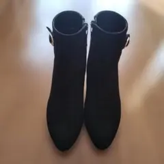 S*様 ダイアナ黒スエードバックル付きショートブーツ