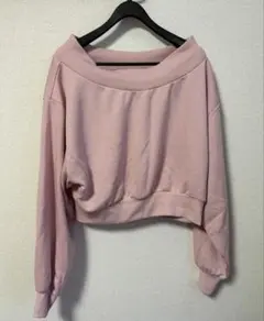 ピンク オフショルダー クロップド スウェット