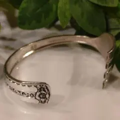 No.241【欧米ヴィンテージ】フォークバングル】バングル