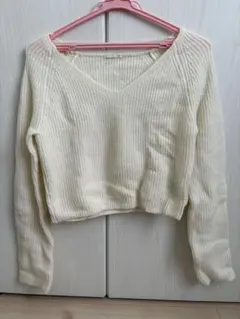 クリーム色 Vネック リブ編み セーター Mサイズ