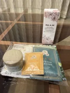 PAUL & JOE モイスチュアライジング ファンデーション プライマー 01