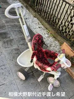 赤と白の三輪車