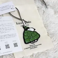 【新品】kate spade スヌーピー　チャーム　コラボ　ケイトスペードのサムネイル