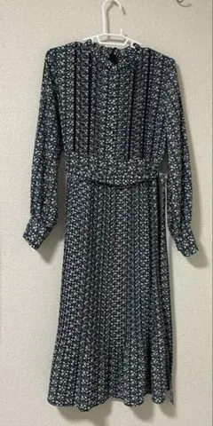 index 小花柄ワンピース 深緑