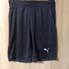 Puma 黒 ハーフパンツ
