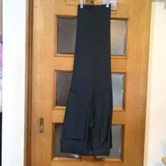 黒 スラックス シングル裾、ウェスト調整機能付き