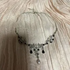 ピンクと白黒のネックレス