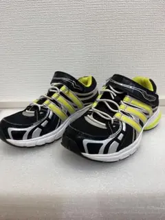 adidas キッズ スニーカー 黒/黄　17cm
