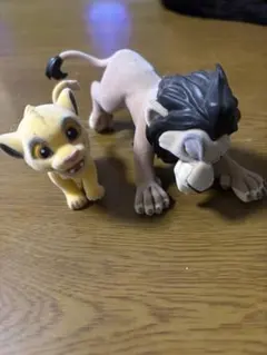 ライオンキングシンバとスカー フィギュアセット