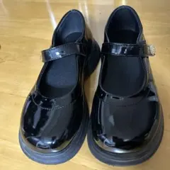 黒いフォーマルシューズ ストラップ付き