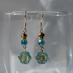 ハンドメイドフラワーピアス　ブルー