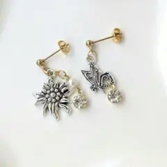 【上品に揺れる】花×蝶 シルバーアシメピアス／イヤリング