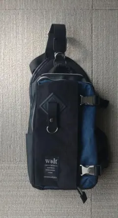 ナイロン製 ブラック・ブルー スリングバッグ