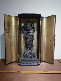 中国明清時代 木彫彩色釈迦如来立像江戸～明治期金彩仏壇付き全高62cm 