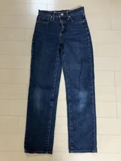 ユニクロ　ジーンズ　ストレートデニムパンツ レディース