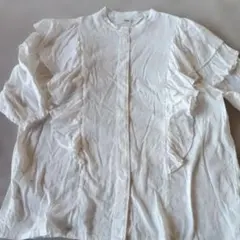 PUAL CE CIN フリル付きホワイトシャツ 五分袖