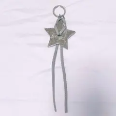 Dior ノベルティ　星型チャーム キーホルダーのサムネイル