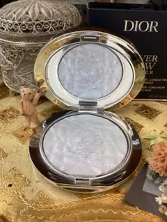 Dior Forever グロウルミナイザー05ブルーストロボ