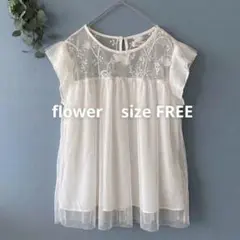 flower フラワー　チュール　ブラウス　カットソー 透け感あり シアーのサムネイル