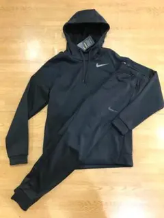 最終価格NIKE THERMA プルオーバースウエット上下セットブラックM　新品
