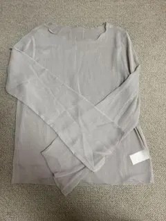 グレーの長袖シアートップス Mサイズ