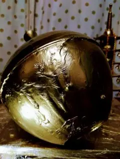 金色のボトル型装飾品.オマケ付きます