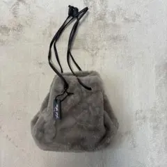 新品　グレージュ　 ファー 巾着型ポーチ