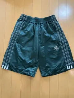 6*e様 ⭐️新品に近い⭐️アレキサンダーワン×アディダスオリジナルス　ショートのサムネイル