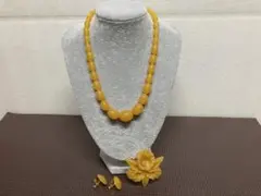 ネックレス　(琥珀色のアクセサリー)