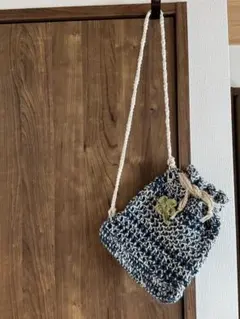 ハンドメイド　編み物　かぎ針編み　ナップサック　サコッシュ　ネイビー　クローバー