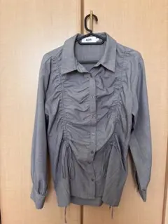 AZUL BY MOUSSY シャーリングブラウス グレーのサムネイル
