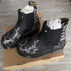 Dr. Martens サイドゴアブーツ