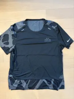 Nike Running Division Tシャツ ブラック/カモのサムネイル