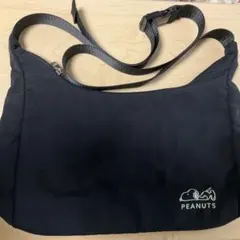 スヌーピー　ショルダーバック　黒　幅およそ30cm