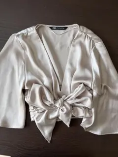 ZARA サテン フロントリボン ブラウス ベージュ Sのサムネイル