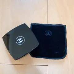 CHANEL POUDRE UNIVERSELLE COMPACTEのサムネイル