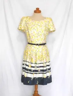 送料無料！ デビュードフィオレ 白×紺 花柄 ワンピース ベルト付き