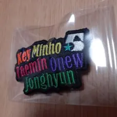 2026年最新】shinee(オニュ）ピンバッジの人気アイテム - メルカリ