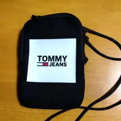 トミー・ヒルフィガー【TOMMY JEANS】シンプルスマホポシェット