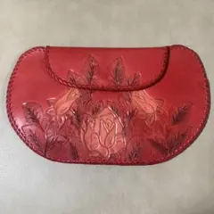 赤い花彫刻レザークラッチバッグ