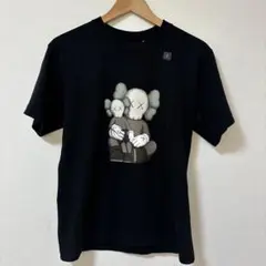 UNIQLO ユニクロ KAWS カウズ コラボ Tシャツのサムネイル
