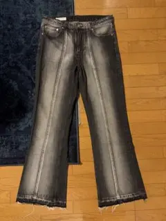 【美品】ZARA センターシーム フレアデニムパンツ フェードブラック 34のサムネイル